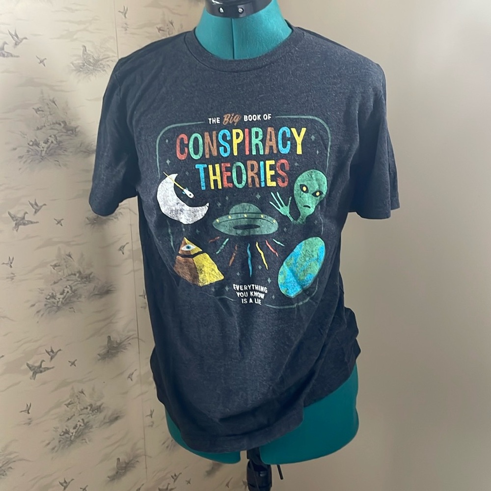 Conspiracy Theories Short Sleeved TShirt